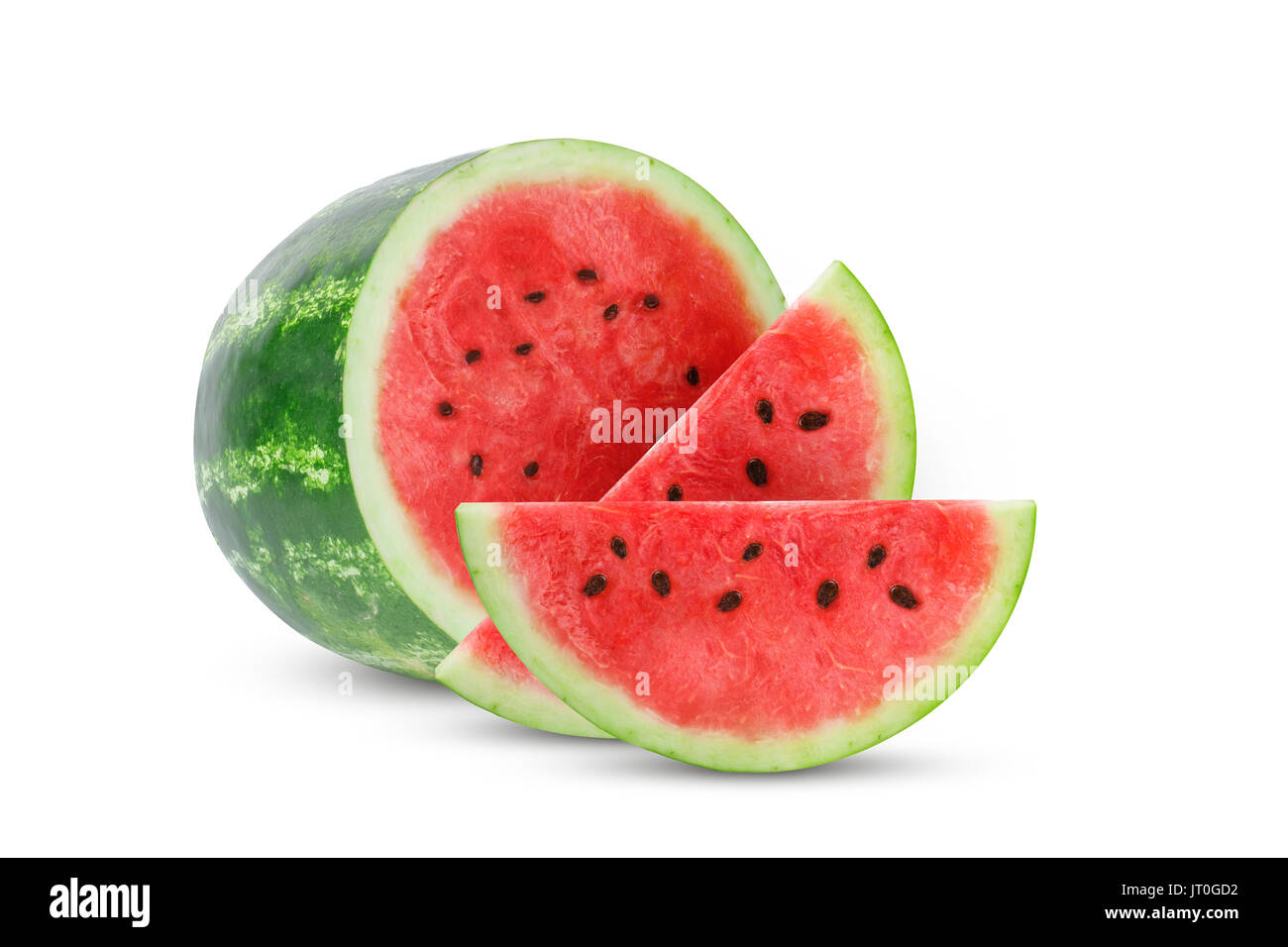 In der hälfte frische Wassermelone und Scheiben Wassermelone auf weißem Hintergrund. Stockfoto
