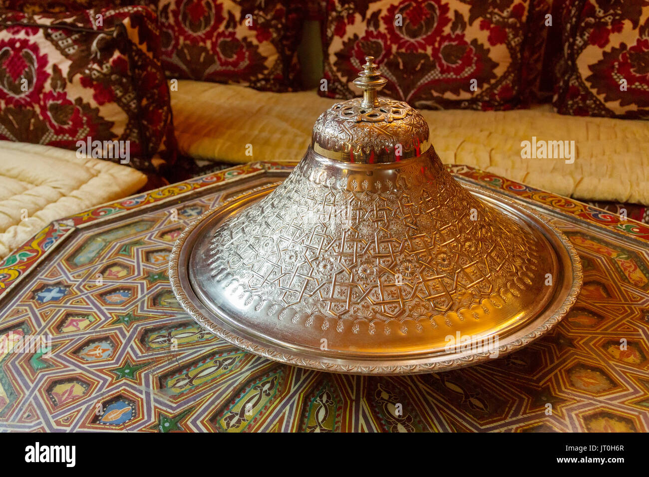 Typisches Restaurant, Souk Medina von Fes, Fes el Bali. Marokko, Maghreb Nordafrika Stockfoto