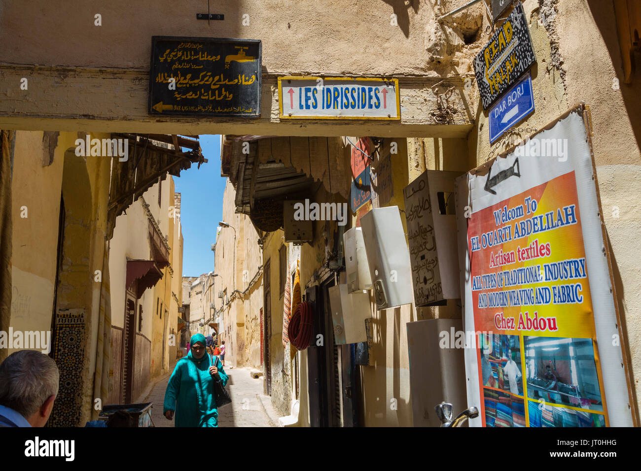 Das Leben auf der Straße. Souk Medina von Fes, Fes el Bali. Marokko, Maghreb Nordafrika Stockfoto