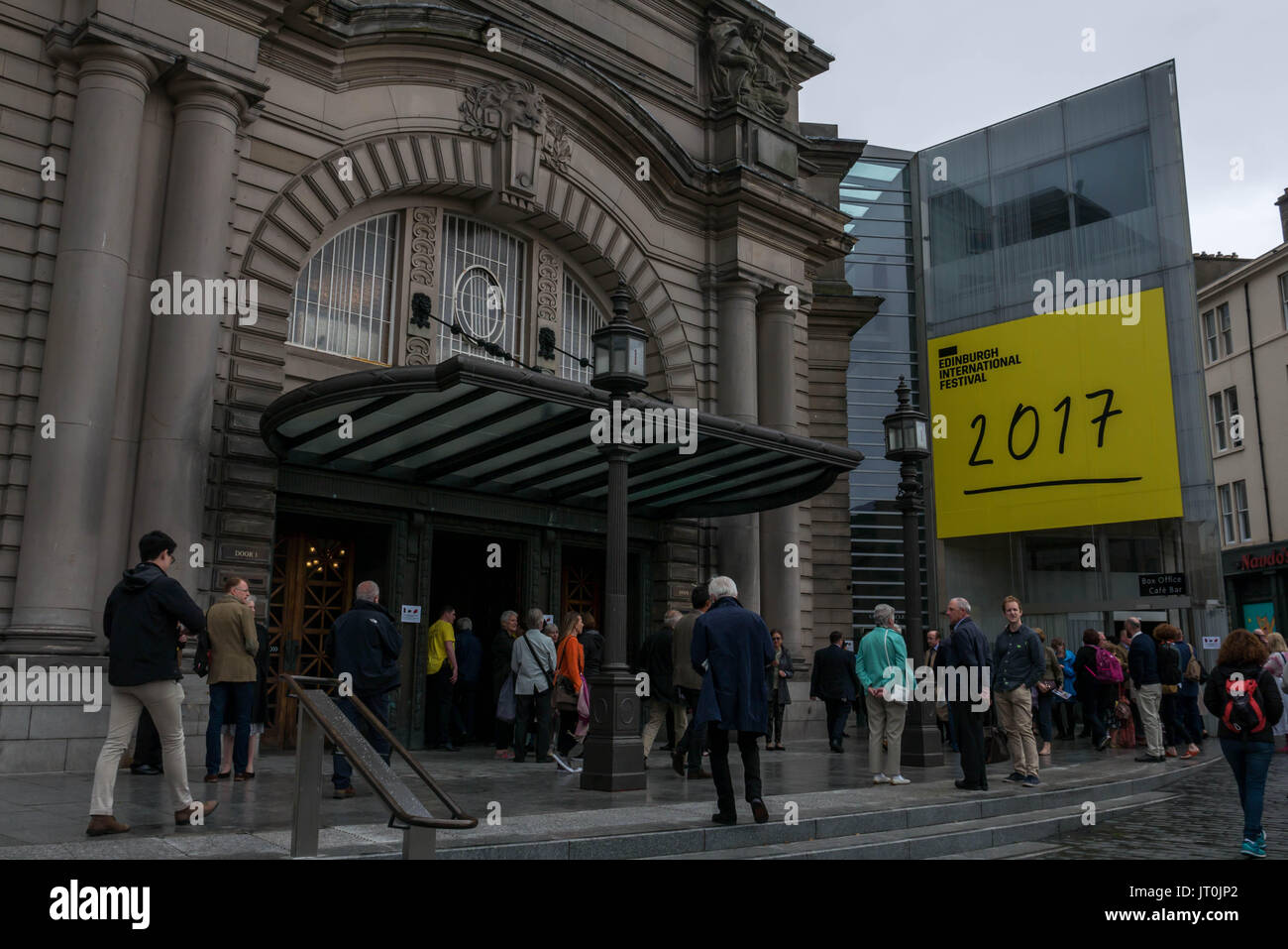 Edinburgh, Schottland, Großbritannien. 6. August 2017. Konzertbesucher an rsno Leistung von Wagners Walkure Sterben mit Sir Andrew Davies dirigieren, die Usher Hall Stockfoto