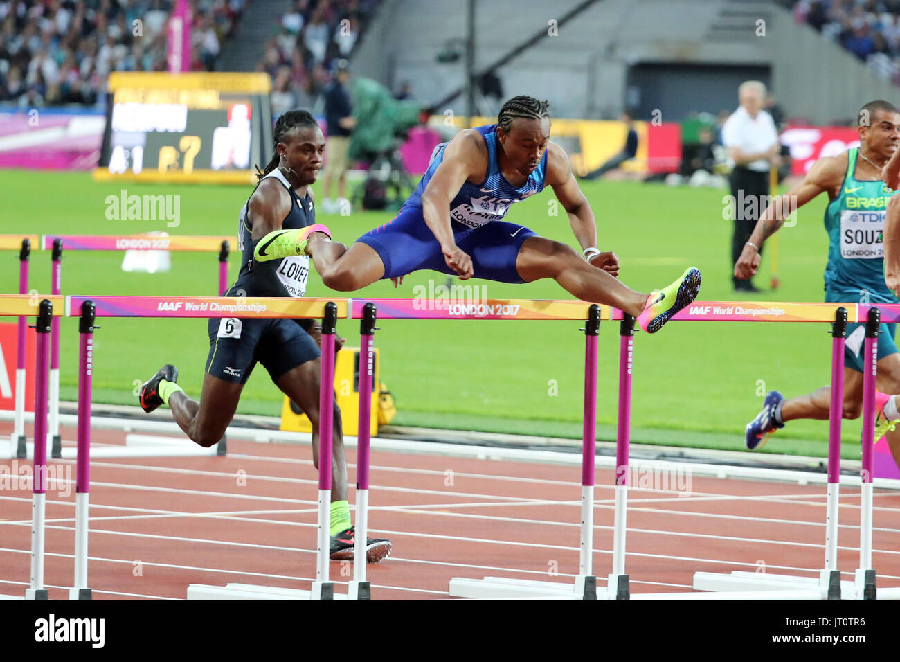 London, UK. 6. August 17. Aries MERRITT Vertreter der USA und Eddie LOVETT Jungferninseln im Wettbewerb auf die Männer 110m Hürden-Halbfinale 3 auf 2017, IAAF World Championships, Queen Elizabeth Olympic Park, Stratford, London, UK, darstellt. Bildnachweis: Simon Balson/Alamy Live-Nachrichten Stockfoto