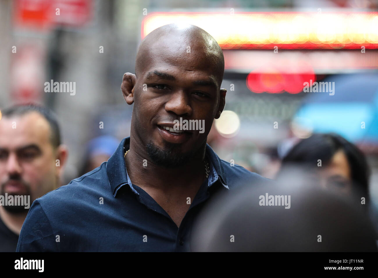 New York, USA. 7. August 2017. Jonathan Dwight Jones, besser bekannt als Jon Jones 'Knochen', ist ein US-amerikanischer mixed-Martial-Arts-Kämpfer, UFC Schwergewichts-Champion gilt in der Region von Times Square in New York am Montag Donnerstag, 07. (Foto: William Volcov/Brasilien Photo Press) Stockfoto
