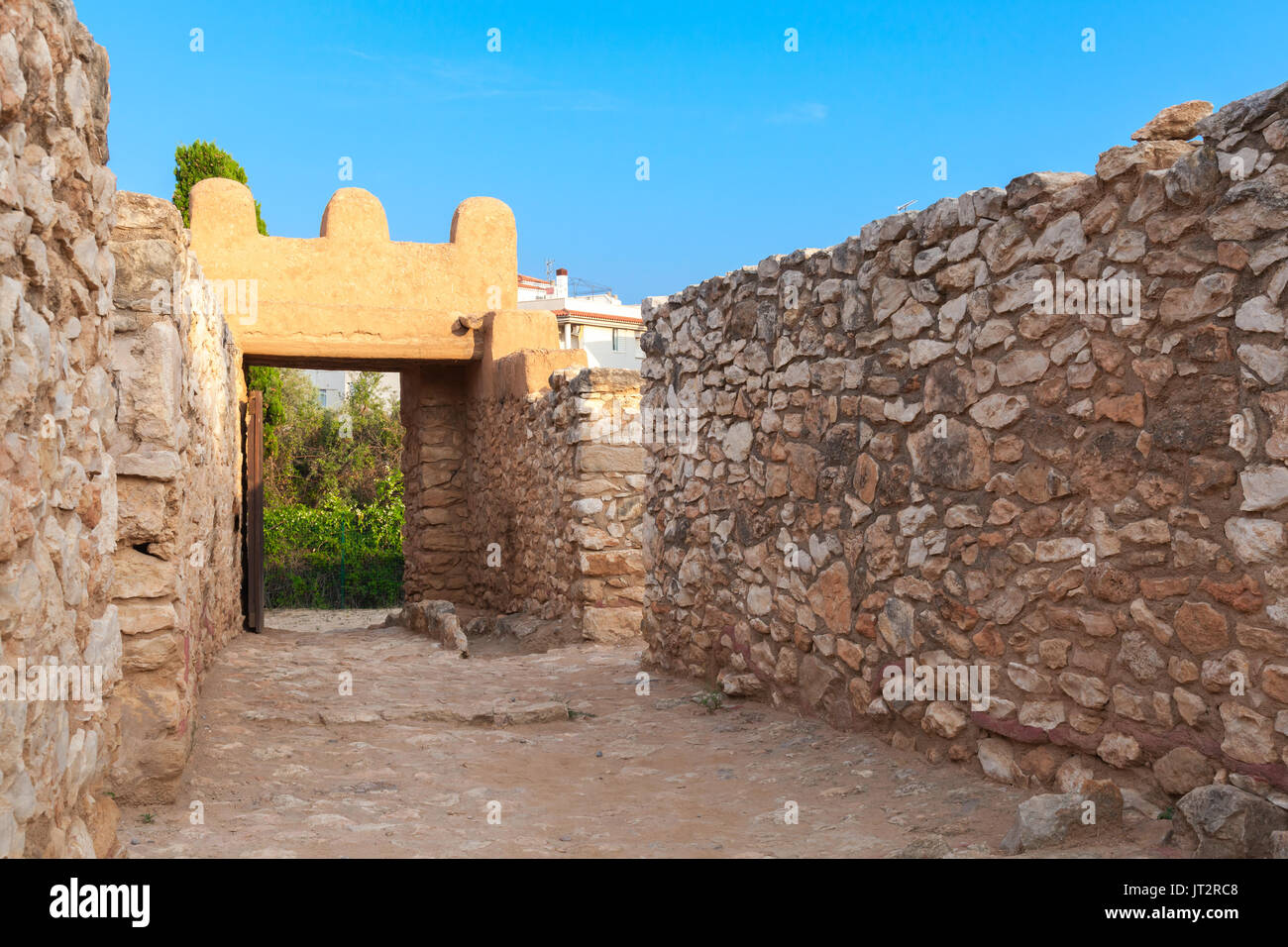 Eingang zur Iberischen Zitadelle von Calafell Stadt, alte Festung in Katalonien, Spanien Stockfoto