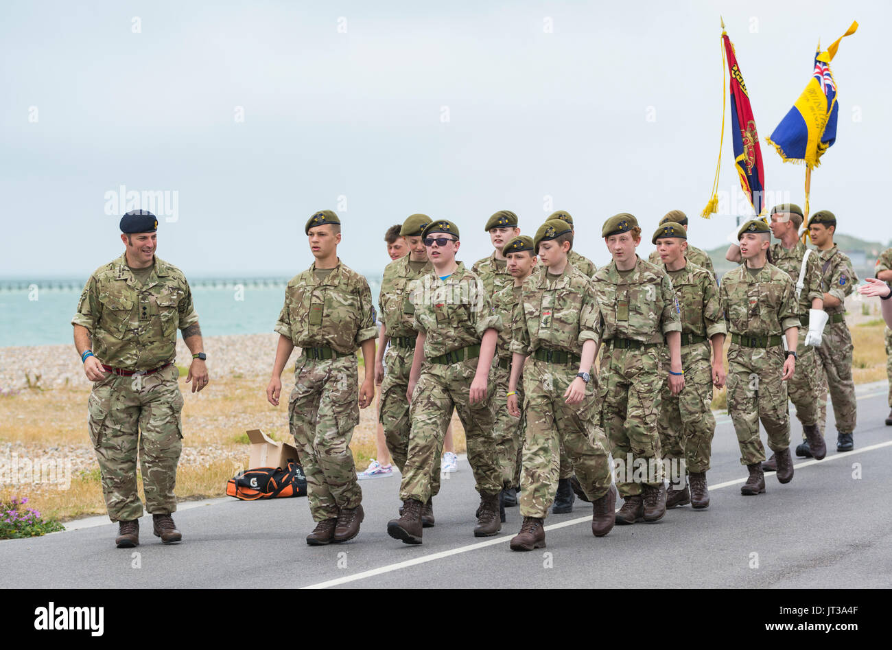 Armee Kadetten von der Royal British Legion in Littlehampton marschieren an der 2017 Streitkräfte in Littlehampton, West Sussex, England, UK. Stockfoto