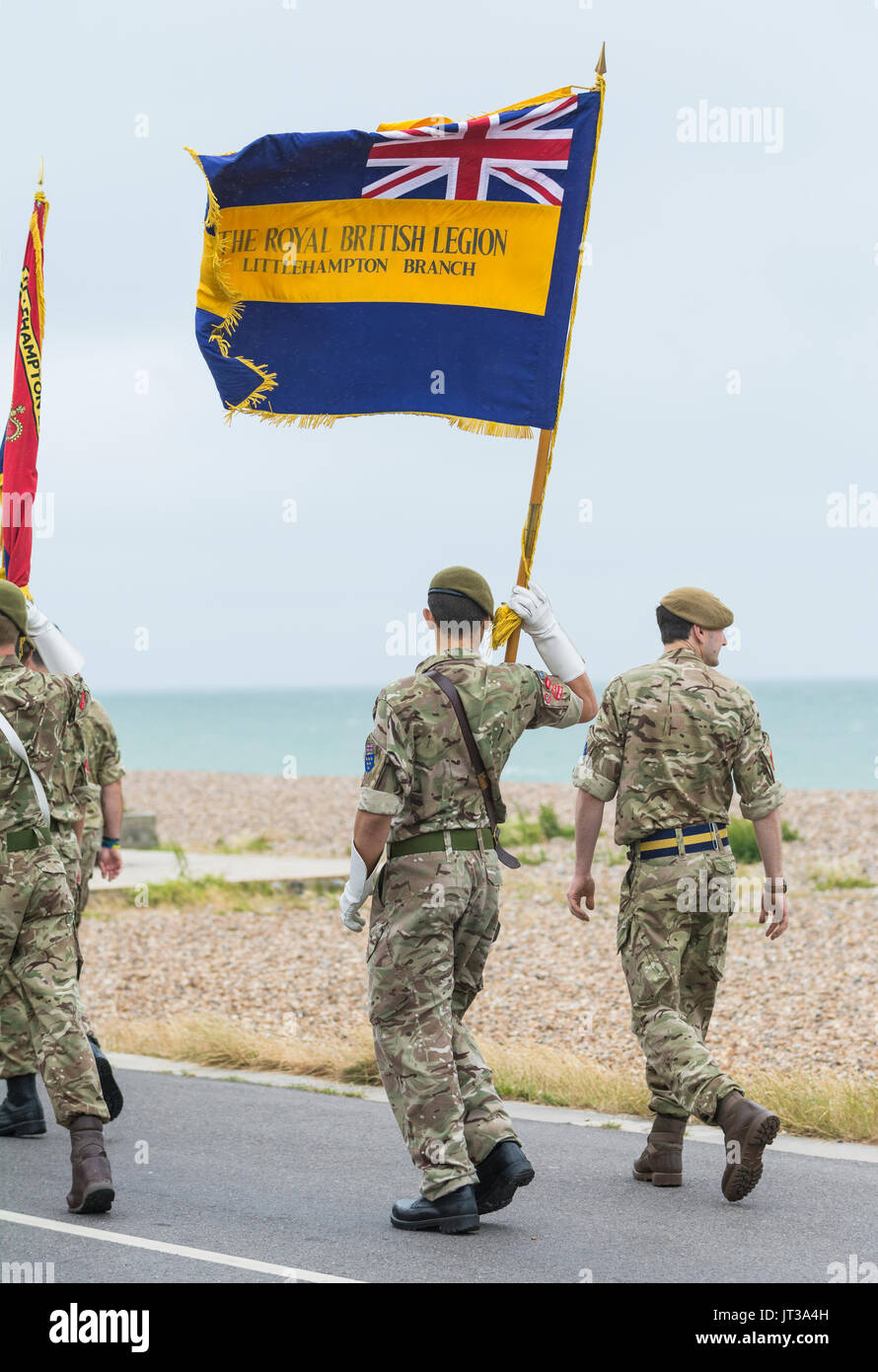 Armee Kadetten von der Royal British Legion in Littlehampton marschieren an der 2017 Streitkräfte in Littlehampton, West Sussex, England, UK. Stockfoto