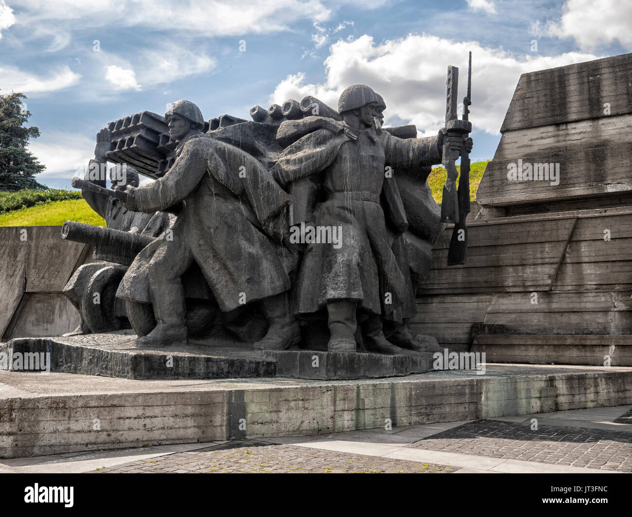 KIEW, UKRAINE - 12. JUNI 2016: Denkmal für den Zweiten Weltkrieg der Sowjetzeit Stockfoto