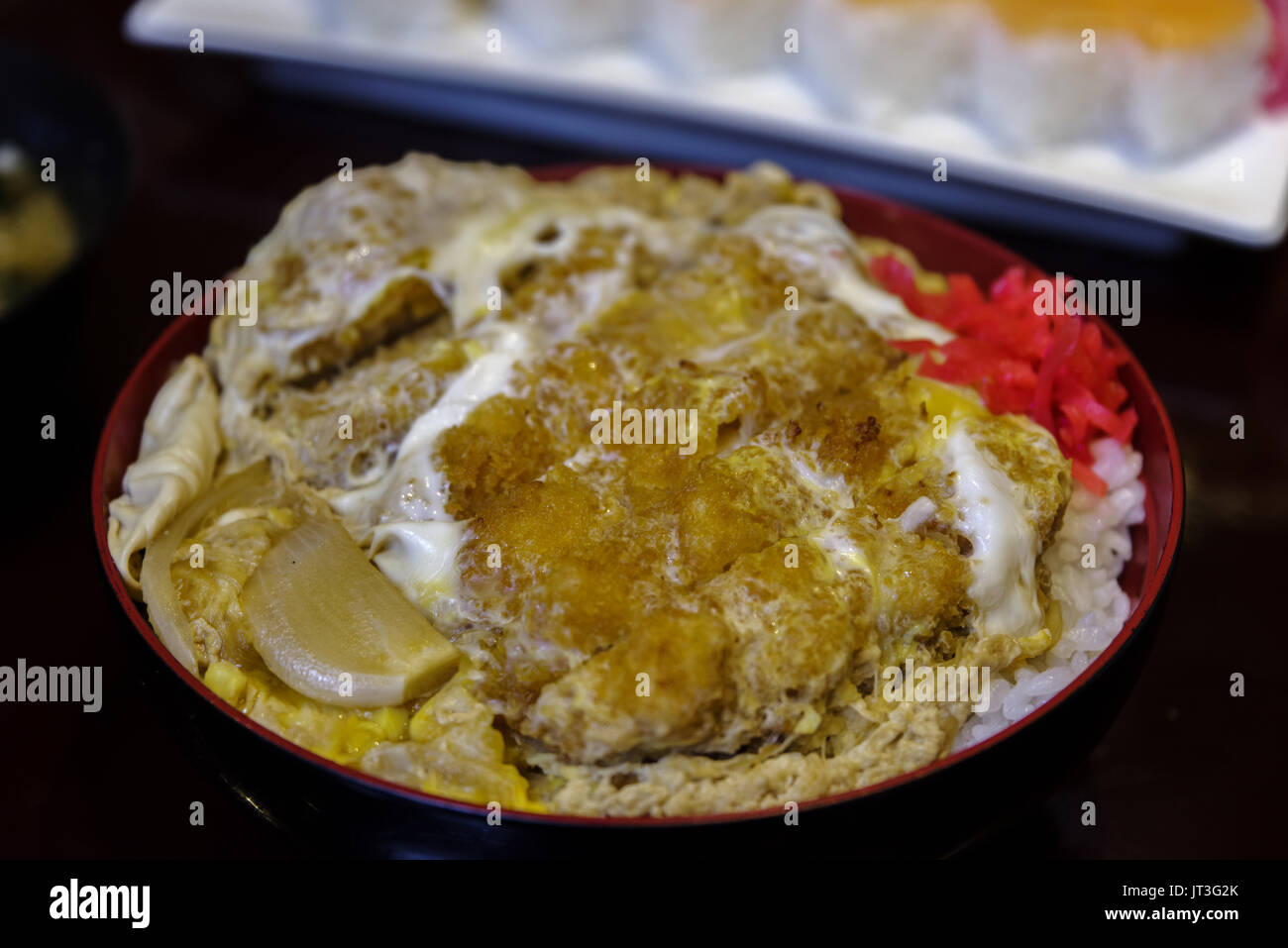 Japanisches Essen Katsudon mit Ingwer Stockfoto