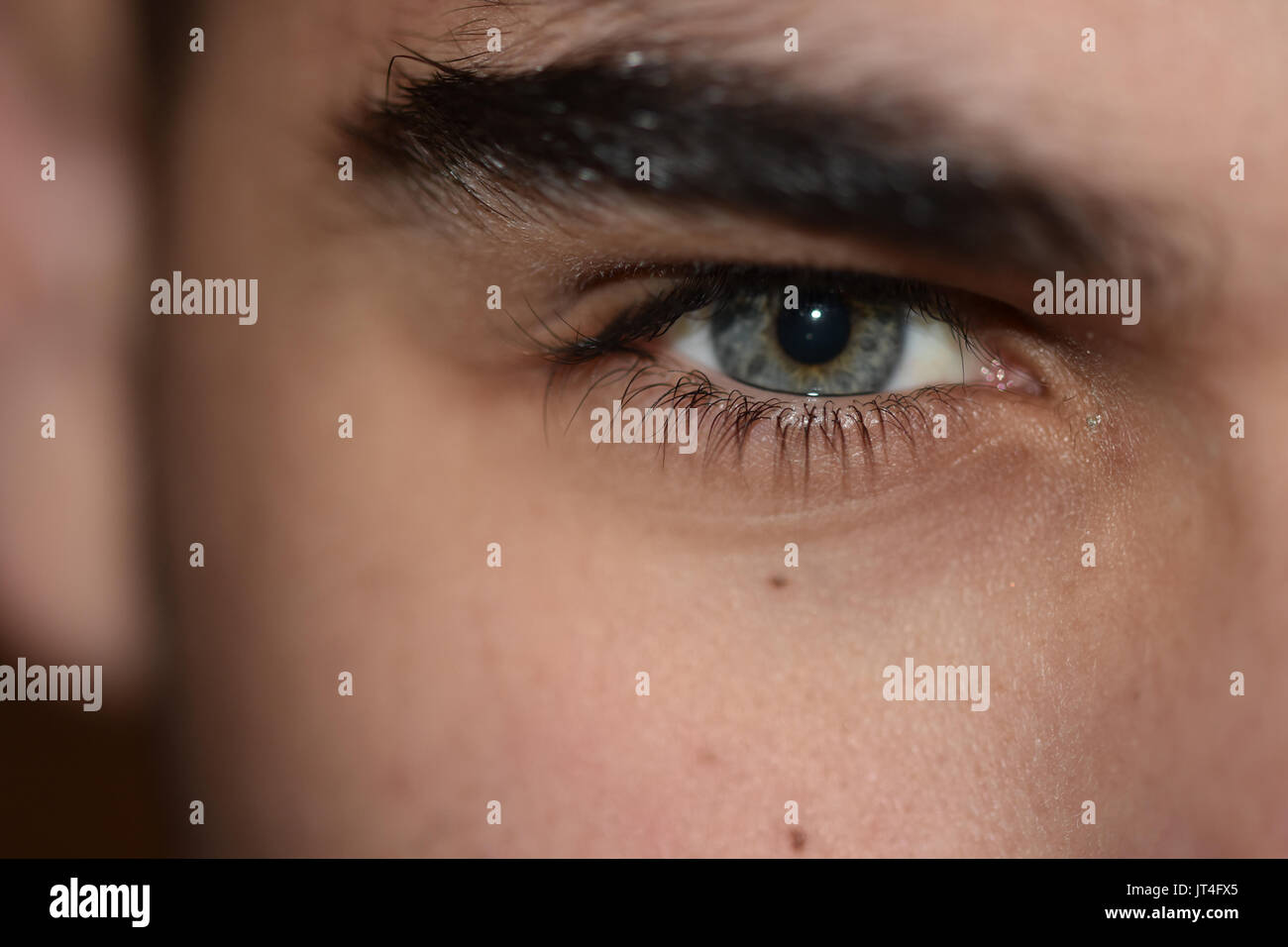 Close-up ein Auge eines 18 Jahre alten Jungen Stockfoto