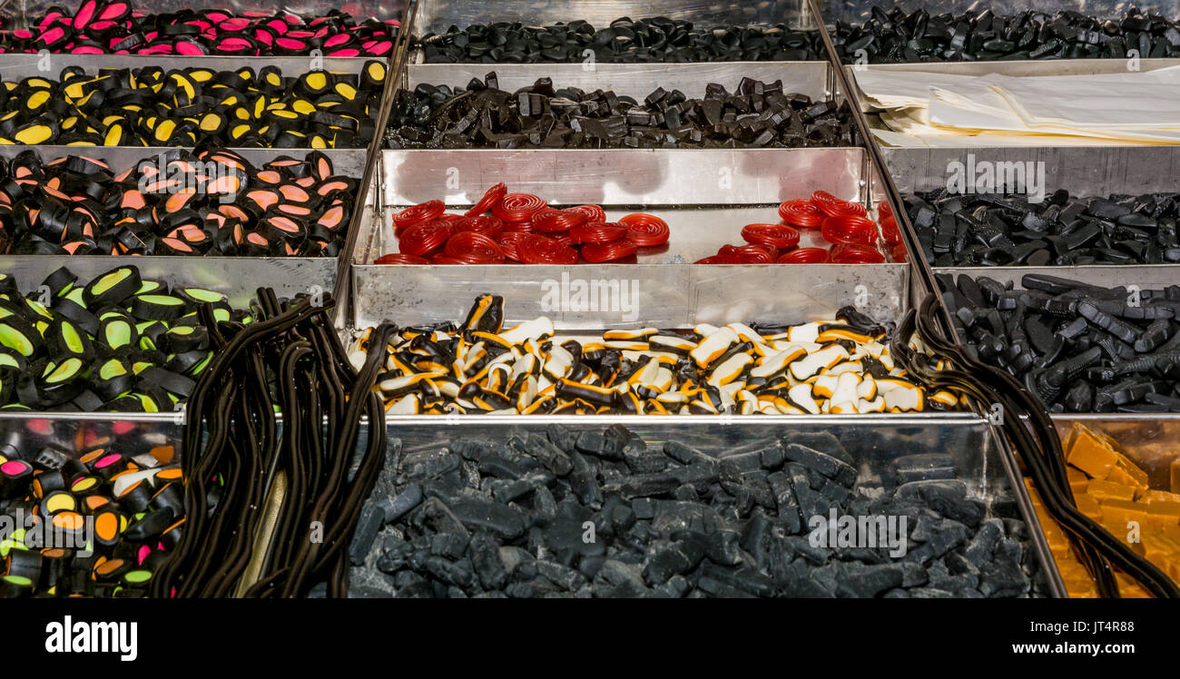 Sortimente von Lakritz Bonbons an der Markt Stockfoto