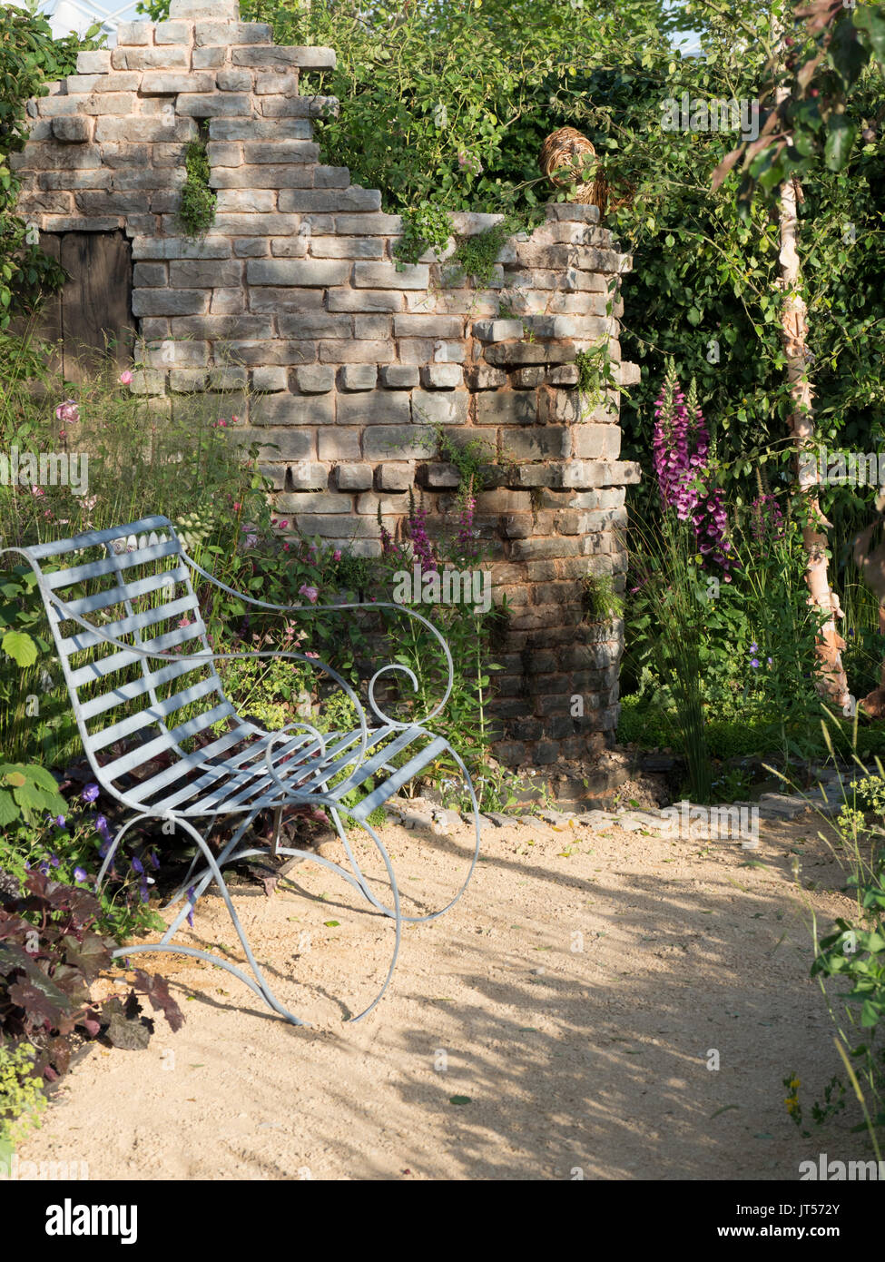 Wyevale Gartencenter: Romantik in den Ruinen von Claudia de Yong Best in Show konzipiert Stockfoto