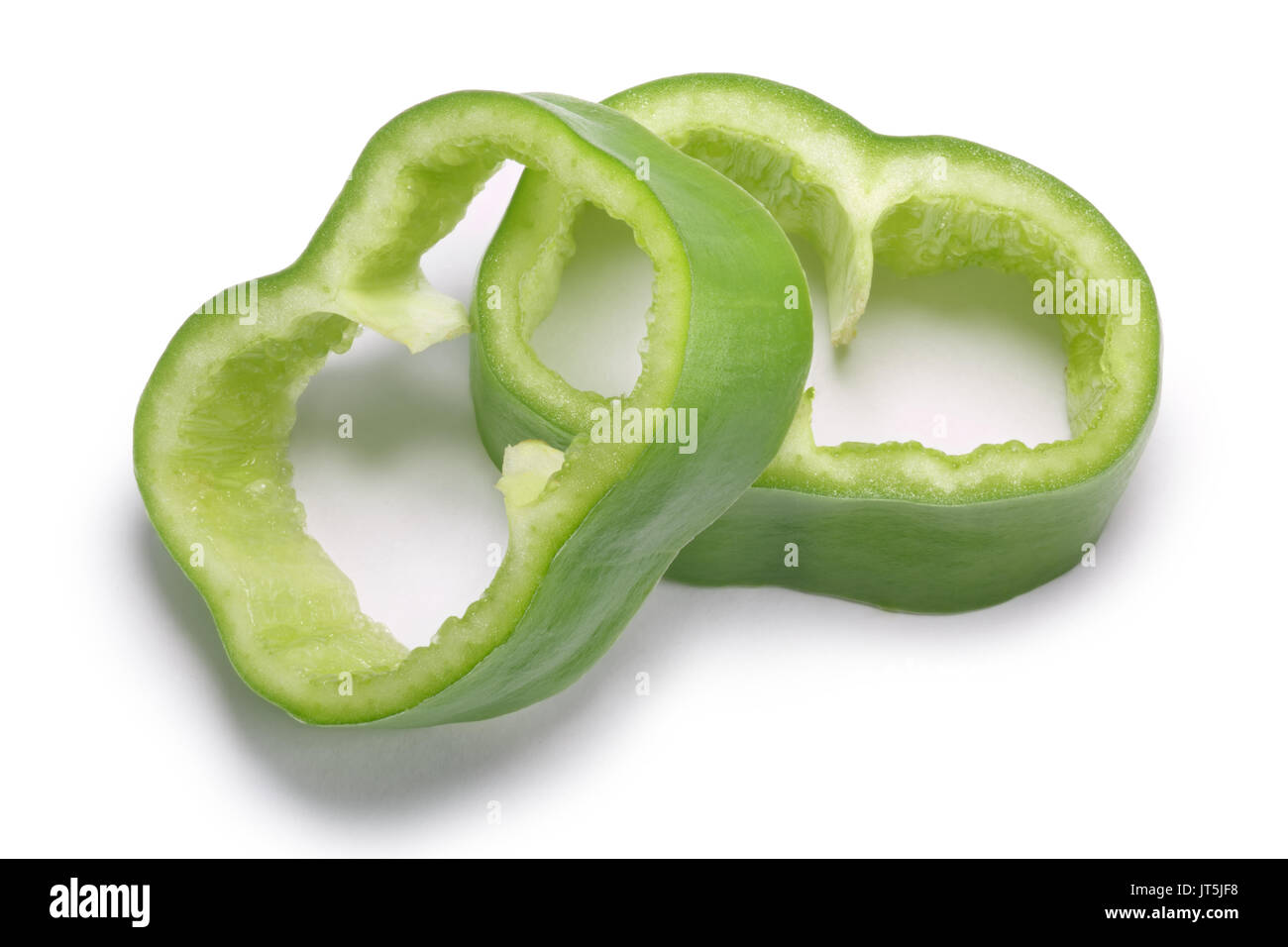 Numex Big Jim green Chile peppers, geschnitten oder gewürfelt. New Mexico pod-Typ (Capsicum annuum). Beschneidungspfade, Schatten getrennt, Ansicht von oben Stockfoto