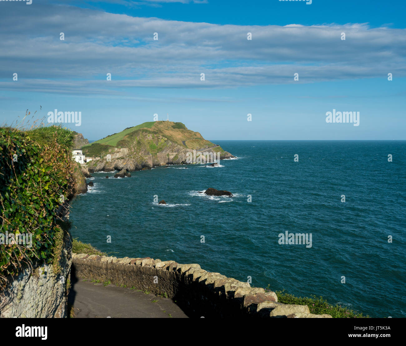 Sonnenaufgang über dem touristischen Stadt von Ilfracombe in Devon Stockfoto