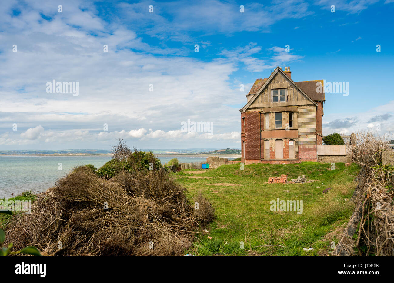Altes Haus Auf Felsen Ausserhalb Westward Ho In Devon Stockfoto