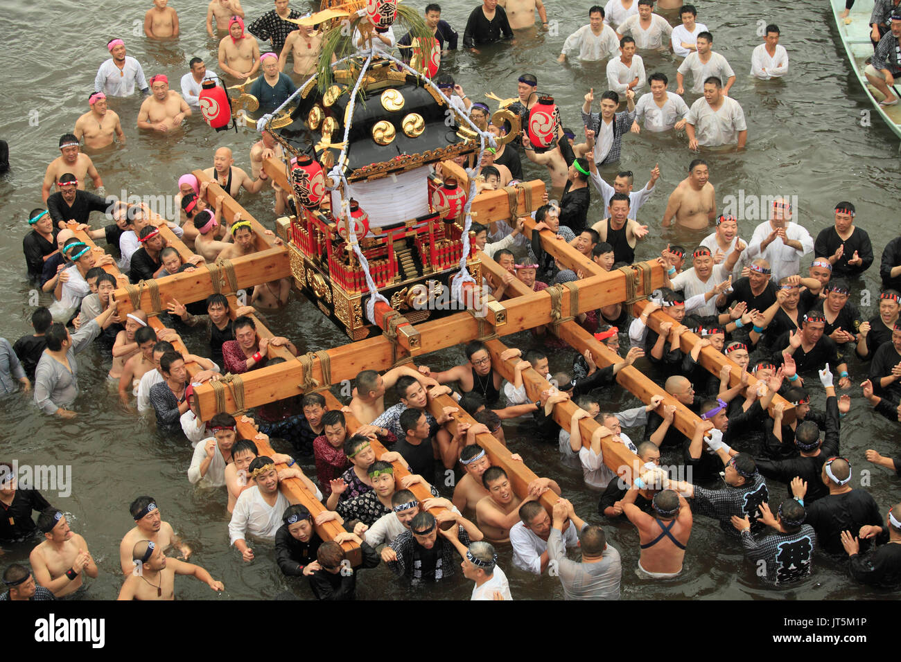 Japan, shimodate Gion Matsuri, Festival, Menschen, Fluss, tragbaren Schrein, Stockfoto