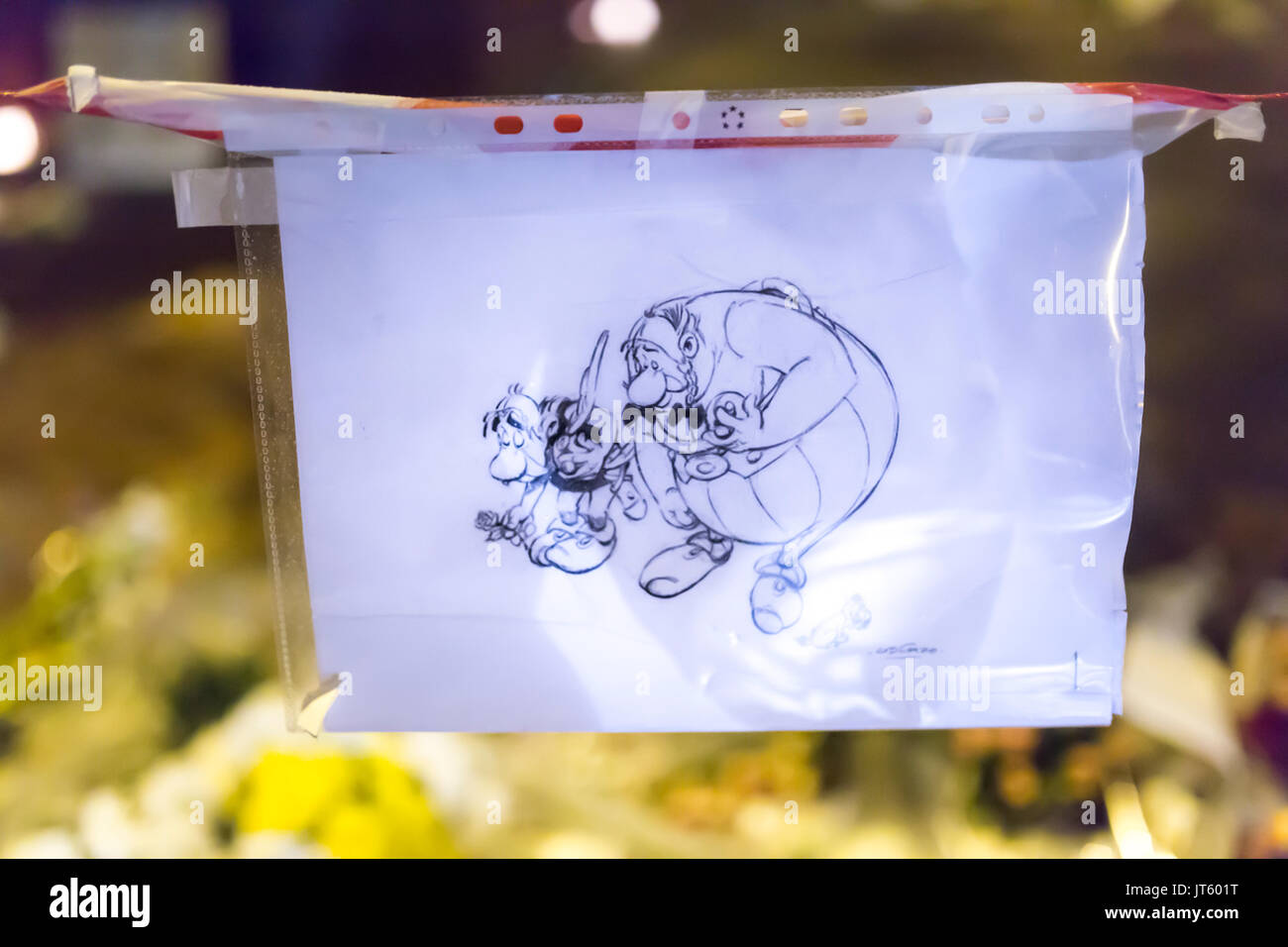 Asterix und Obelix biegen. Spontane Hommage an die Opfer der Terroranschläge in Paris, den 13. November 2015: Stockfoto