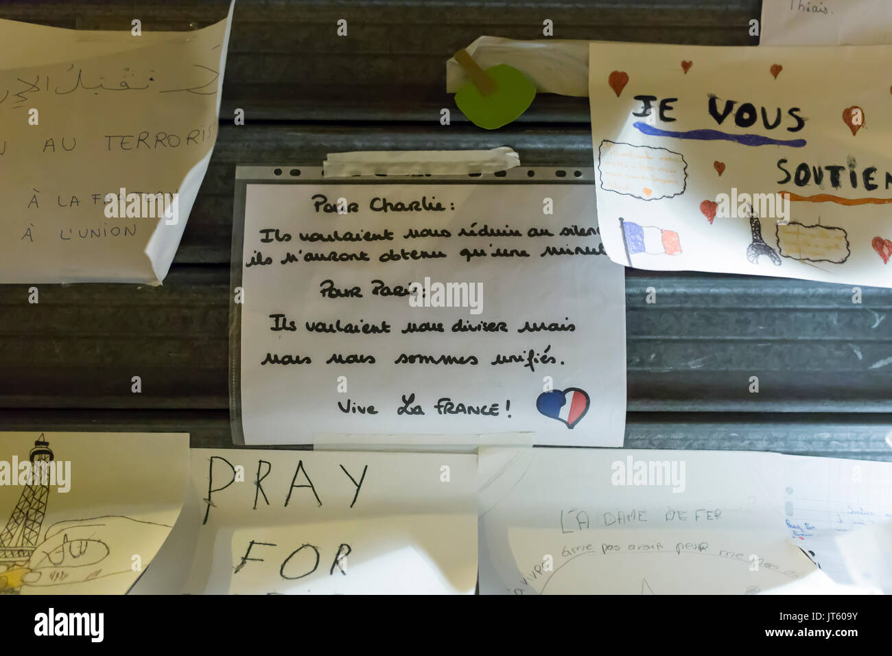 Vive la France. Hinweise für Charlie und Paris. Hommage an die Opfer der Terroranschläge in Paris, den 13. November 2015. Stockfoto