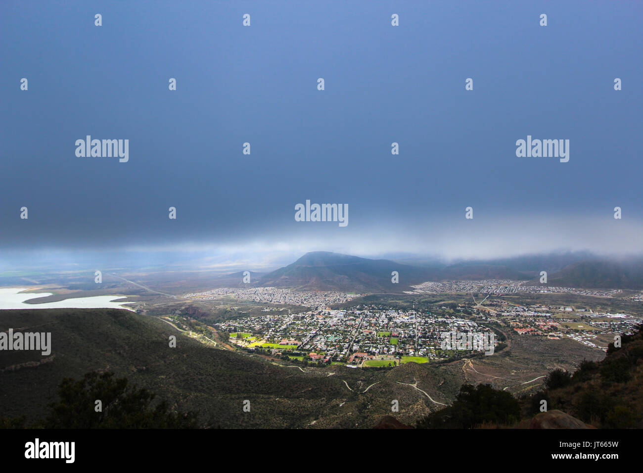 Tal der Verwüstung Sicht, Blick auf die Stadt von Graaff Reinet während eines Sturms, Südafrika Stockfoto