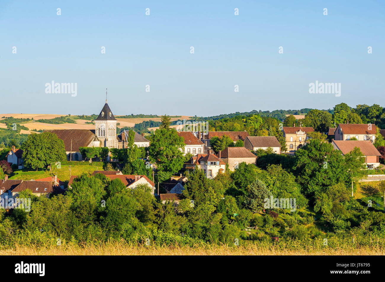Dorf Saint-Aubin-Chateau-Neuf (Frankreich) Stockfoto