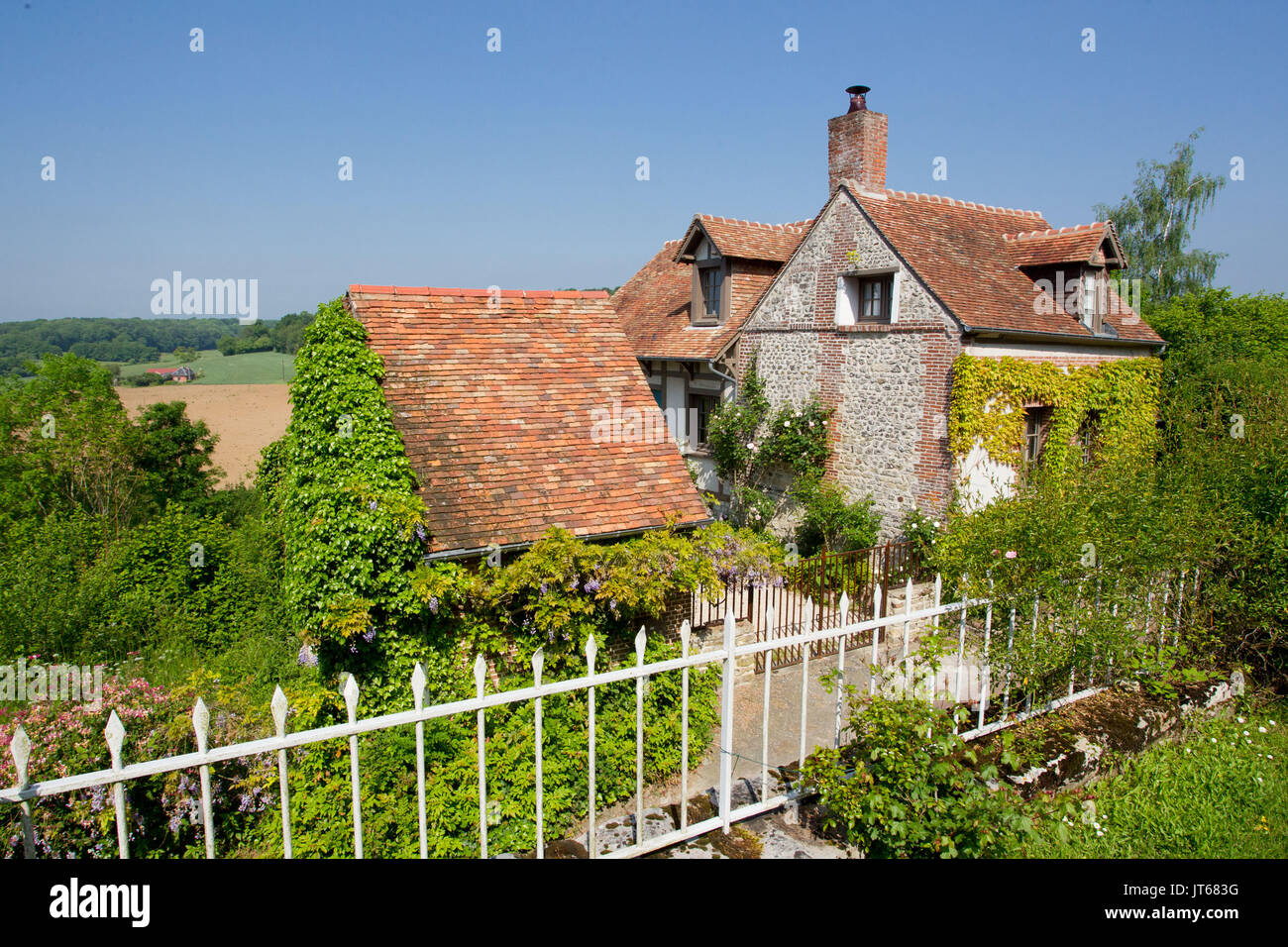 Das Dorf Senlis, aufgeführten "Plus beaux villages de France", einem der schönsten französischen Dörfer, in der Picardie. Häuser, die auf dem XVII Stockfoto