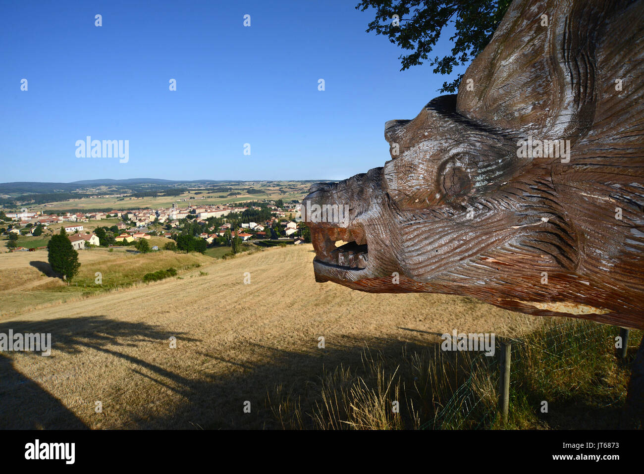 Saugues (Südfrankreich). 2015/07/10. Übersicht der Stadt auf dem GR65 Wandern Trail Wanderung von Puy-en-Velay in der Auvergne Stockfoto