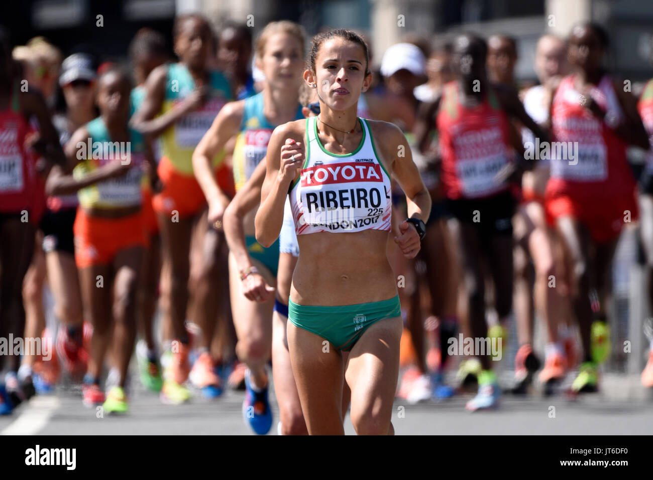 Catarina Ribeiro aus Portugal führt das Spiel beim Marathon-Rennen der IAAF-Weltmeisterschaften 2017 in London an Stockfoto