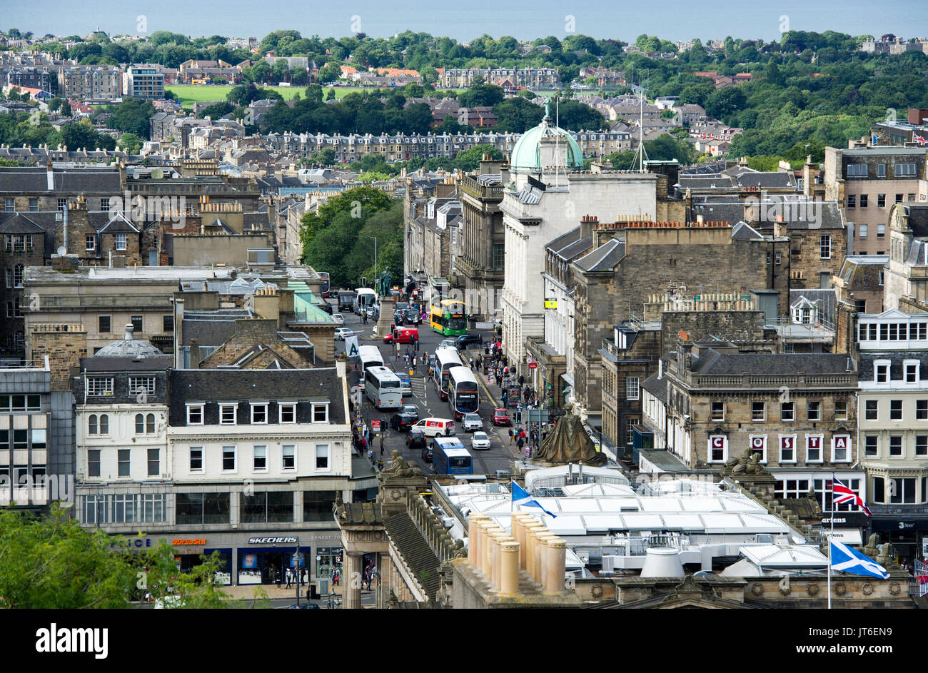 Mit Blick auf das Dach des RSA auf dem Damm in Hannover Straße und der New Town von Edinburgh. Stockfoto