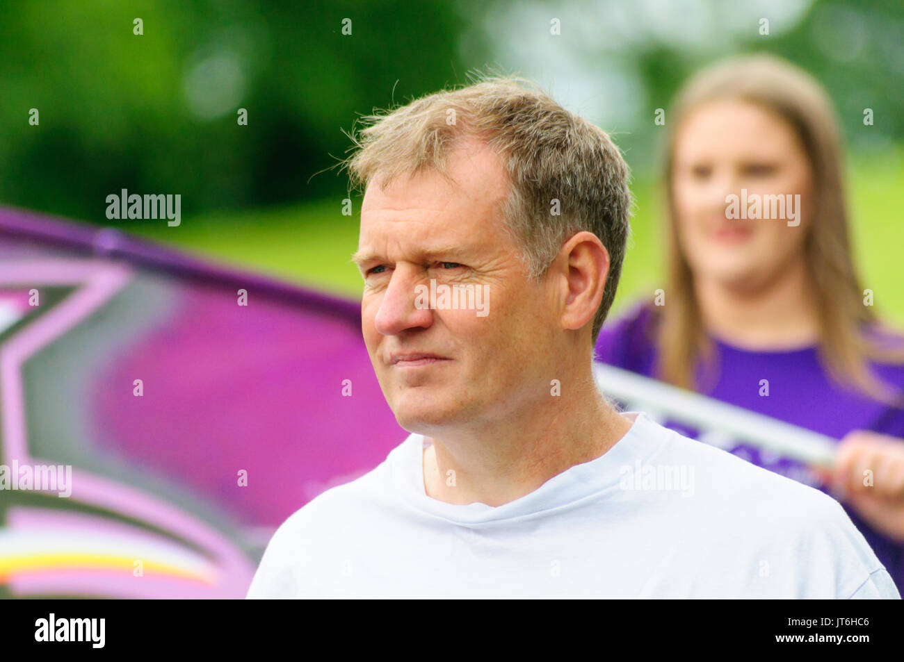 Männliche feiern Sma Schuß Tag in der Parade durch die Straßen von Paisley, Schottland Reisen Stockfoto