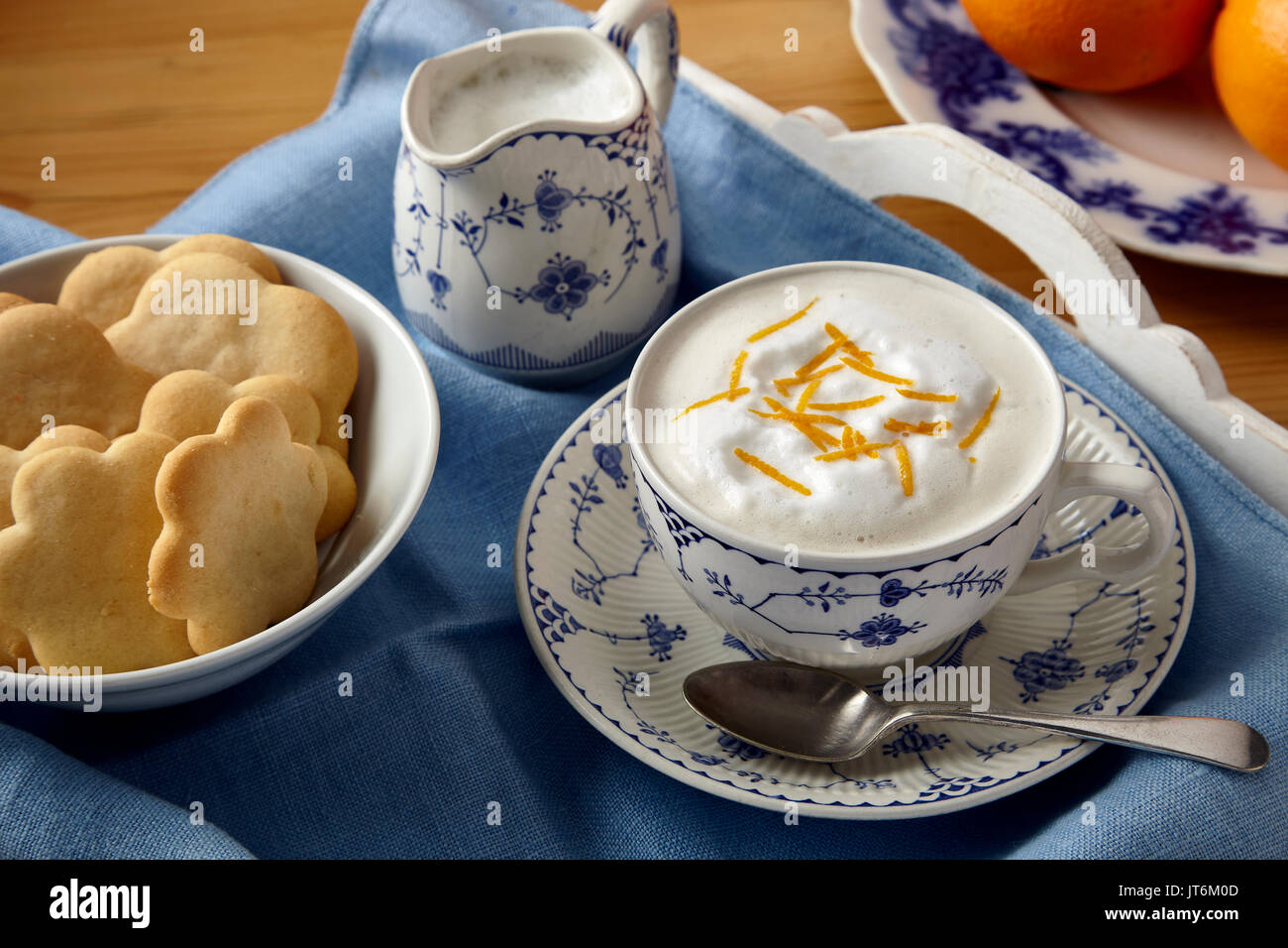 Londoner Nebel Tee mit Orangenschale Stockfoto