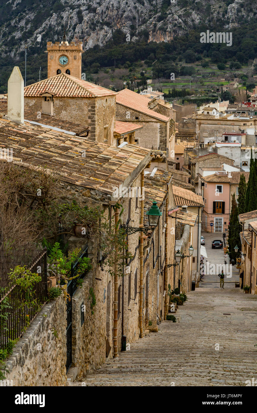 Carrer del Calvari, eine Treppe bzw. ein Perron in Pollença, Mallorca, Balearen, Spanien Stockfoto