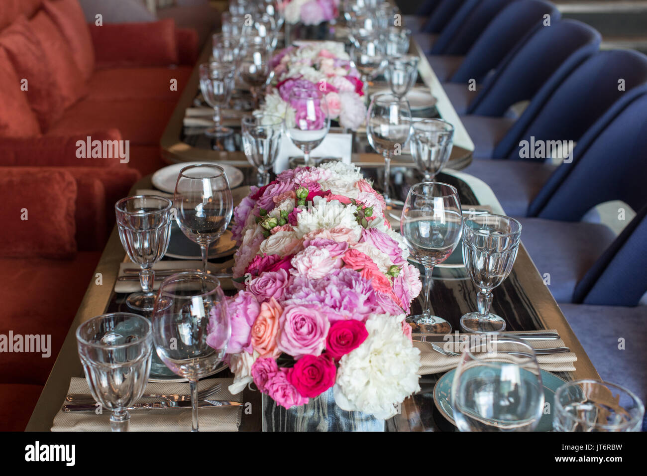 Schön serviert Tisch im Restaurant Stockfoto