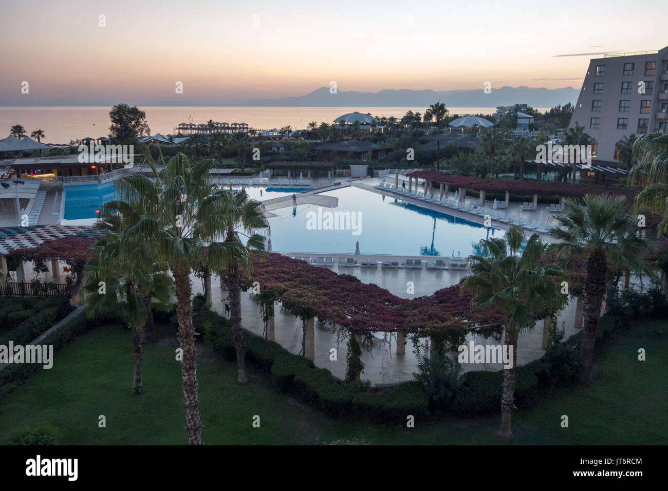 Tropical Resort in der Dämmerung Stockfoto Tropical Resort in der Dämmerung Stockfoto