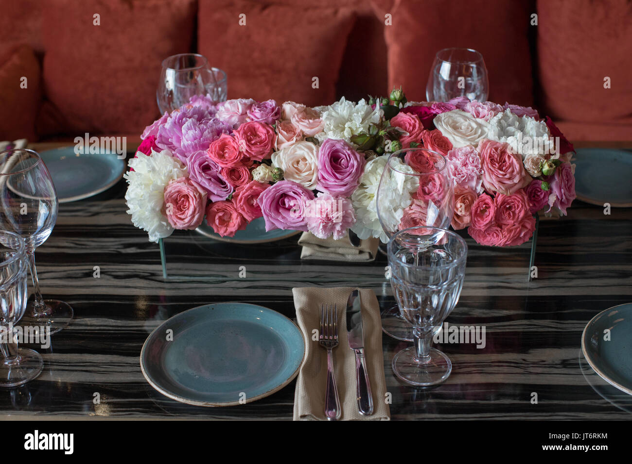 Schön serviert Tisch im Restaurant Stockfoto