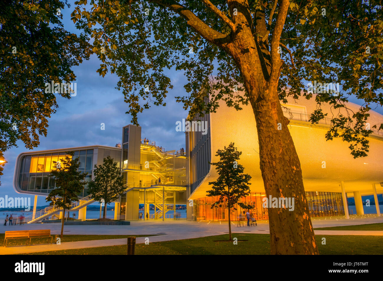 Dämmerung, Botin Center Museum Kunst und Kultur. Botin Stiftung, Architekten Renzo Piano. Santander, Biscaya, Kantabrien, Spanien, Europa Stockfoto