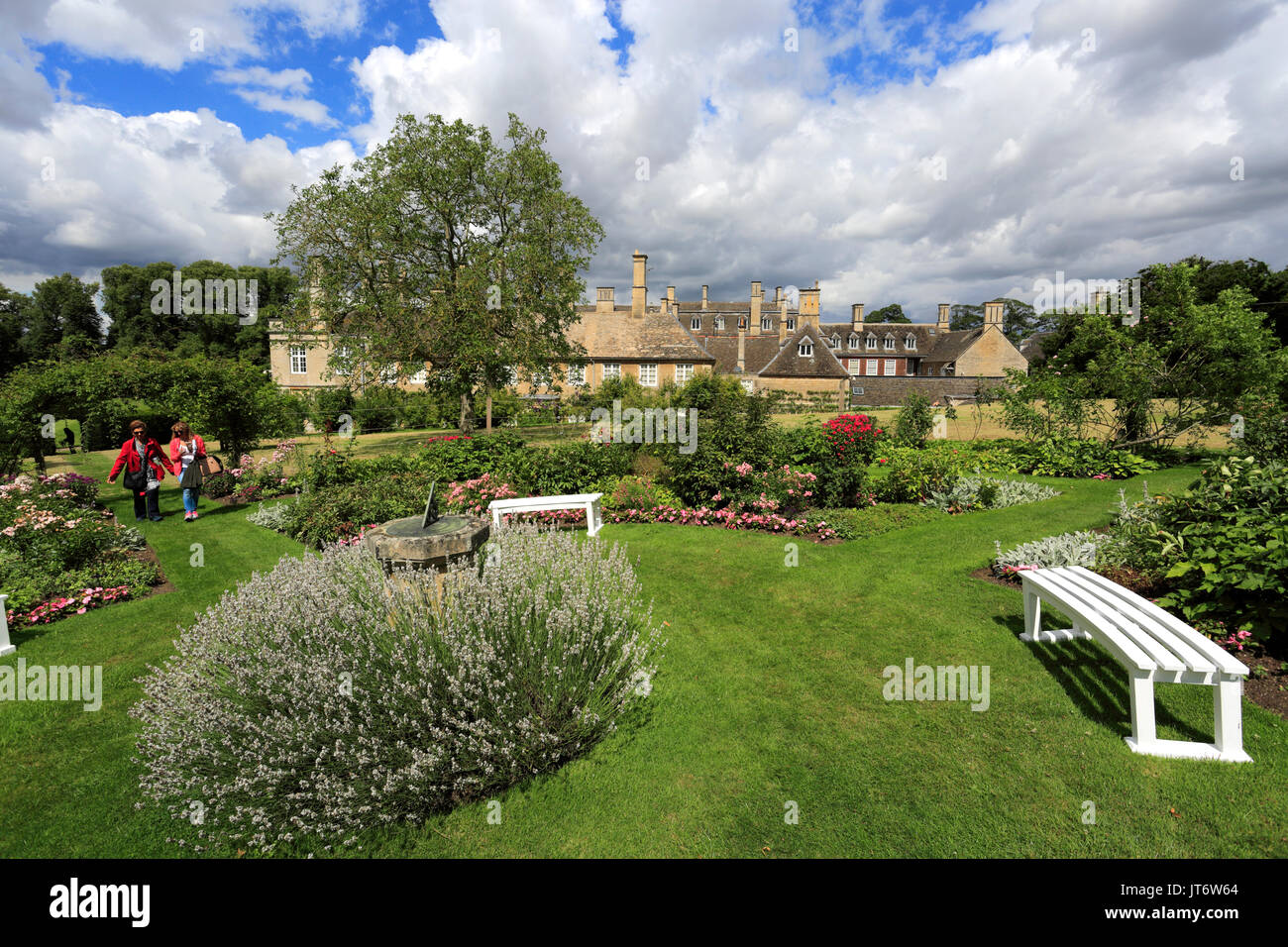 Sommer Blick auf Boughton House und Gärten; Boughton Dorf; Northamptonshire, England, Großbritannien Stockfoto