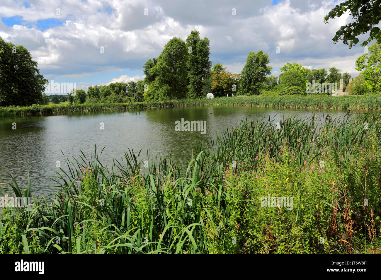 Sommer Blick auf Boughton House und Gärten; Boughton Dorf; Northamptonshire, England, Großbritannien Stockfoto