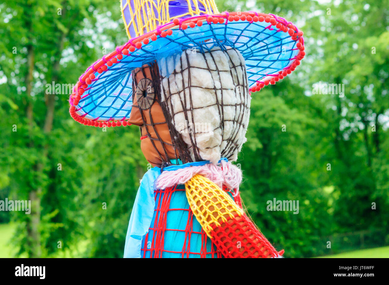 Die Teilnehmer, gekleidet in einem riesigen puppet Kostüm feiern Sma Schuß Tag auf den Straßen von Paisley, Schottland am 1. Juli 2017 Stockfoto