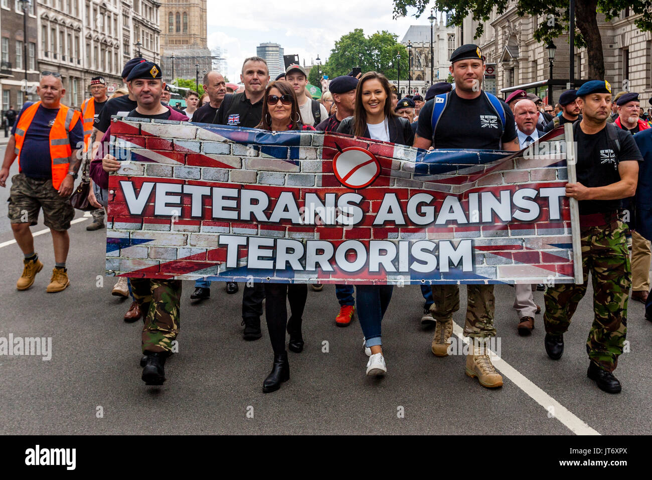 British Army Veterans März Downing Street zu fordern, dass die Regierung nicht mehr zur Bekämpfung des islamistischen Terrorismus, Whitehall, London, UK Stockfoto