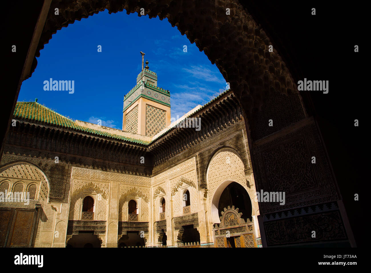 Die Madrasa Medersa Bou Inania oder Bu Inaniya. Souk Medina von Fes, Fes el Bali. Marokko, Maghreb Nordafrika Stockfoto