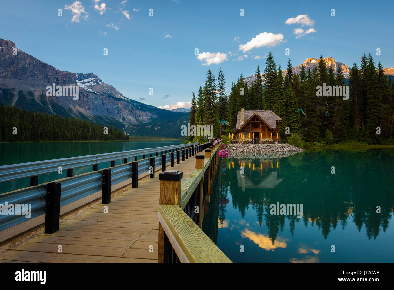 Emerald Lake Lodge mit Restaurant, Yoho National Park, British Columbia, Kanada. Stockfoto