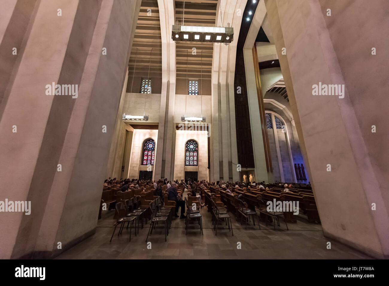 Montreal, Kanada - 28. Mai 2017: Im St.-Josephs Oratorium auf Mont Royal hohe Mauern und Glasmalerei Wandmalereien in Region Québec Stockfoto