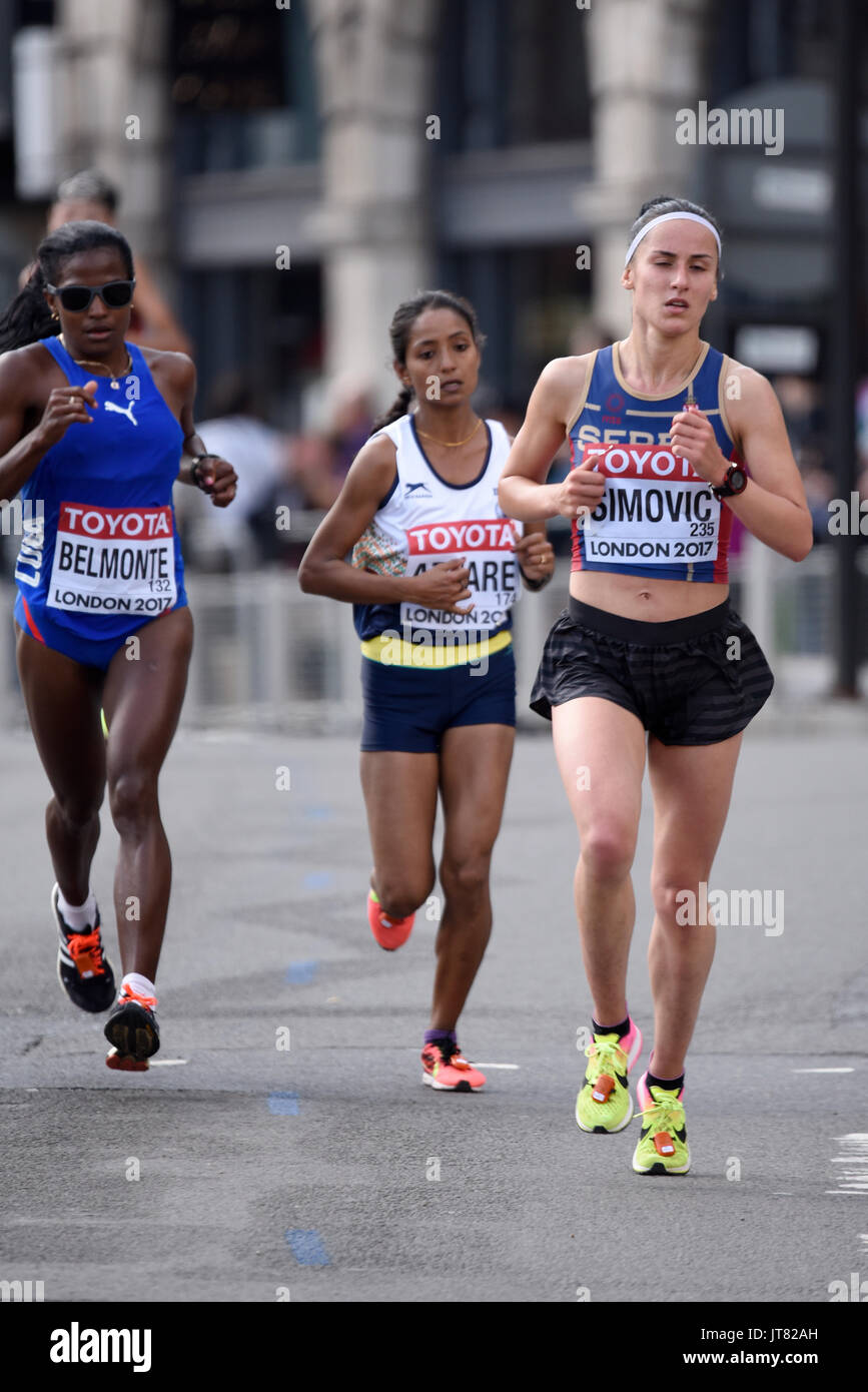 Dailin Belmonte Monika Athare Teodora Simovic, die in der Leichtathletik-WM Marathon 2017 in London, Großbritannien. Platz für Kopie Stockfoto