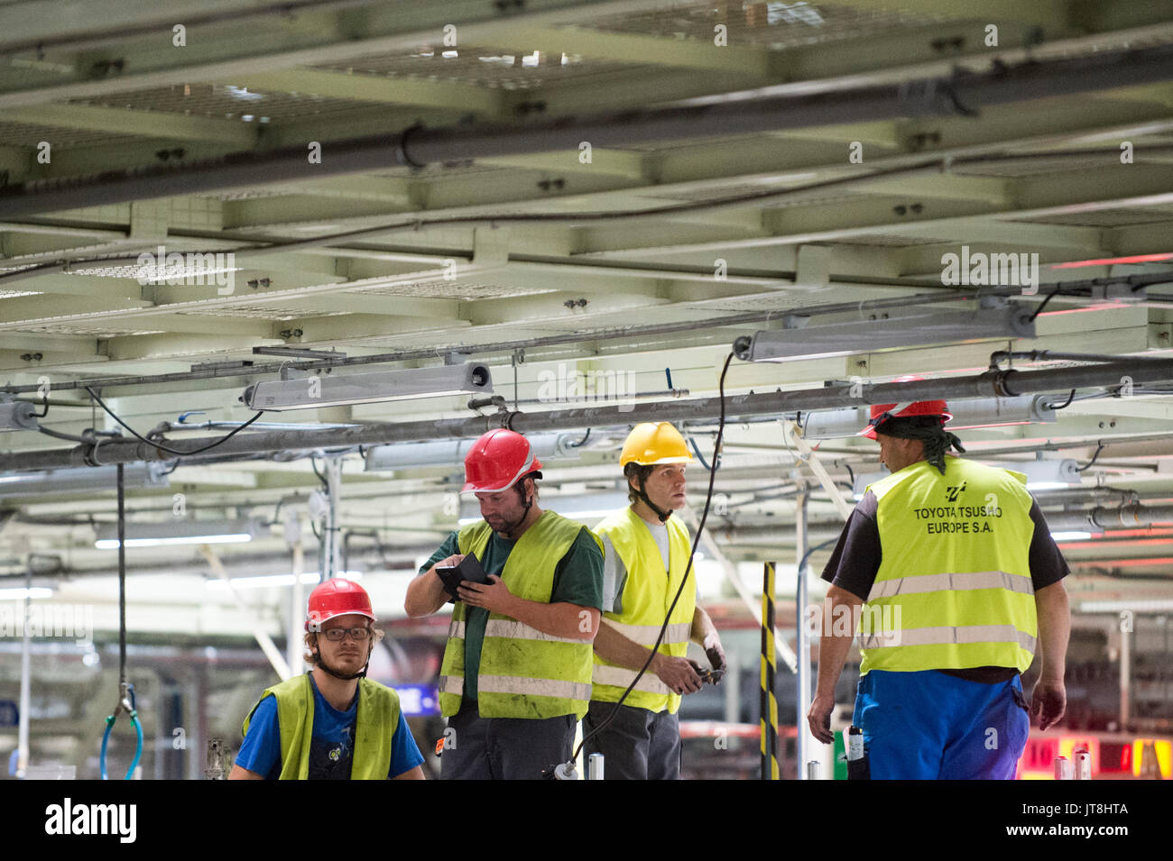 Kolin, Tschechien. 08 Aug, 2017. Die Automobilproduktion factory TPCA (Toyota Peugeot Citroën Automobile) verwendet eine Sommerpause zu neuen Technologien ändern und einbauen (siehe Abbildung) in Kolin, Tschechien, am 8. August 2017. Masse Urlaub begann im Tpca am 31. Juli wieder mit Mitarbeitern der Rückkehr am 14. August zu arbeiten. Credit: Josef Vostarek/CTK Photo/Alamy leben Nachrichten Stockfoto