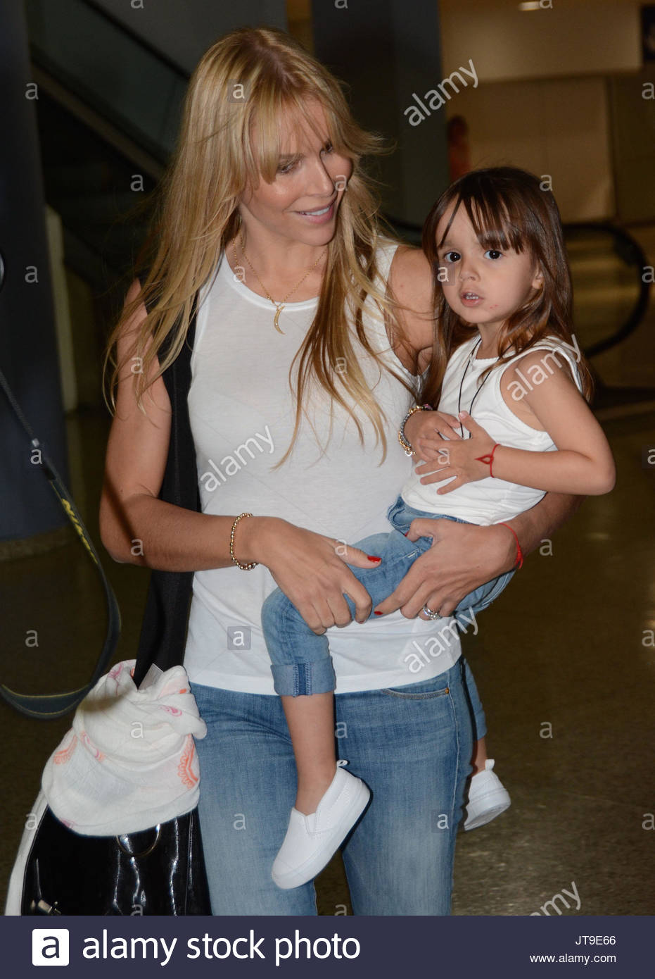 Agueda Lopez und Mikaela Fonsi. Luis Fonsi Frau Agueda ...