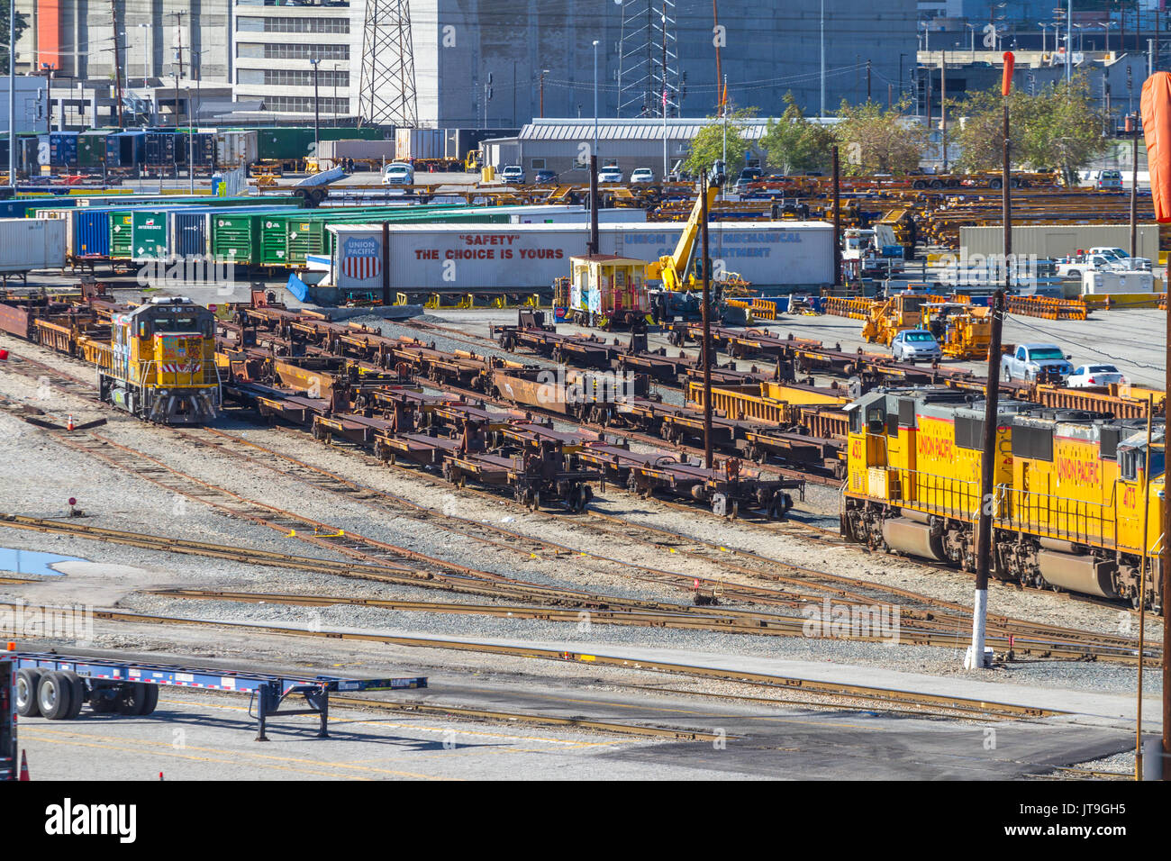 Zugdepot und Plattformen in der Nähe der Innenstadt von Los Angeles City Stockfoto