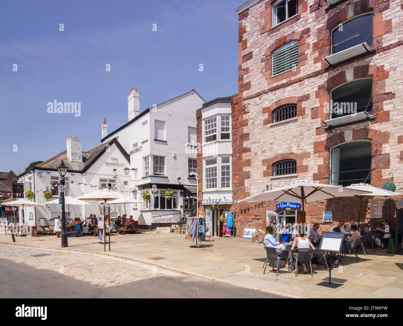 21. Juni 2017: Exeter, Devon, England, UK-Pubs und Restaurants an der Exeter Quay an einem schönen Sommertag. Stockfoto