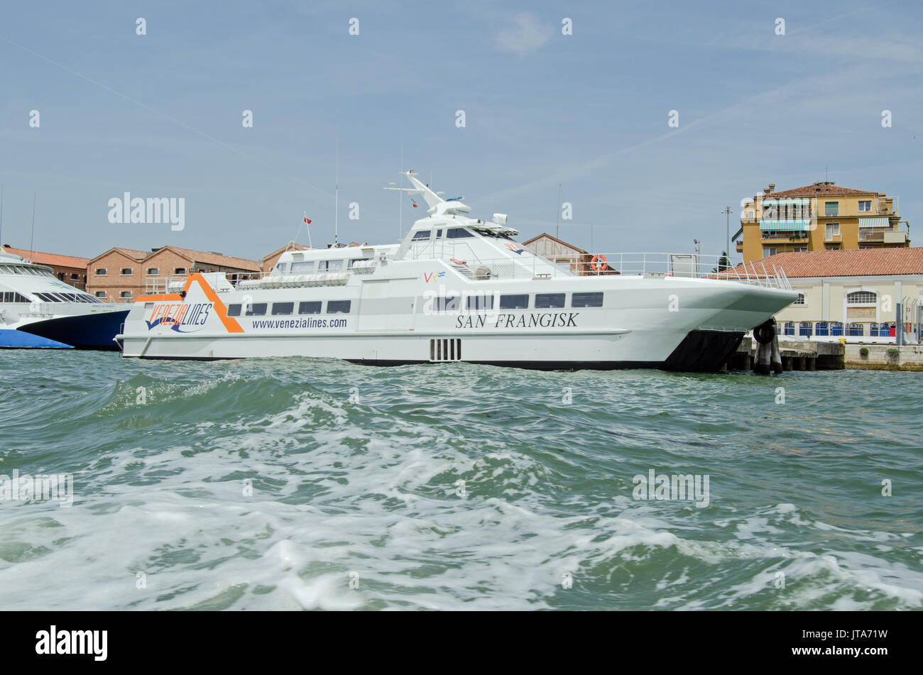 Venedig, Italien, 10. Juni 2017: Der Katamaran Fähre San Frangisk, Teil der Venezia Lines Flotte, die Passagiere transportiert über die Adria. Stockfoto