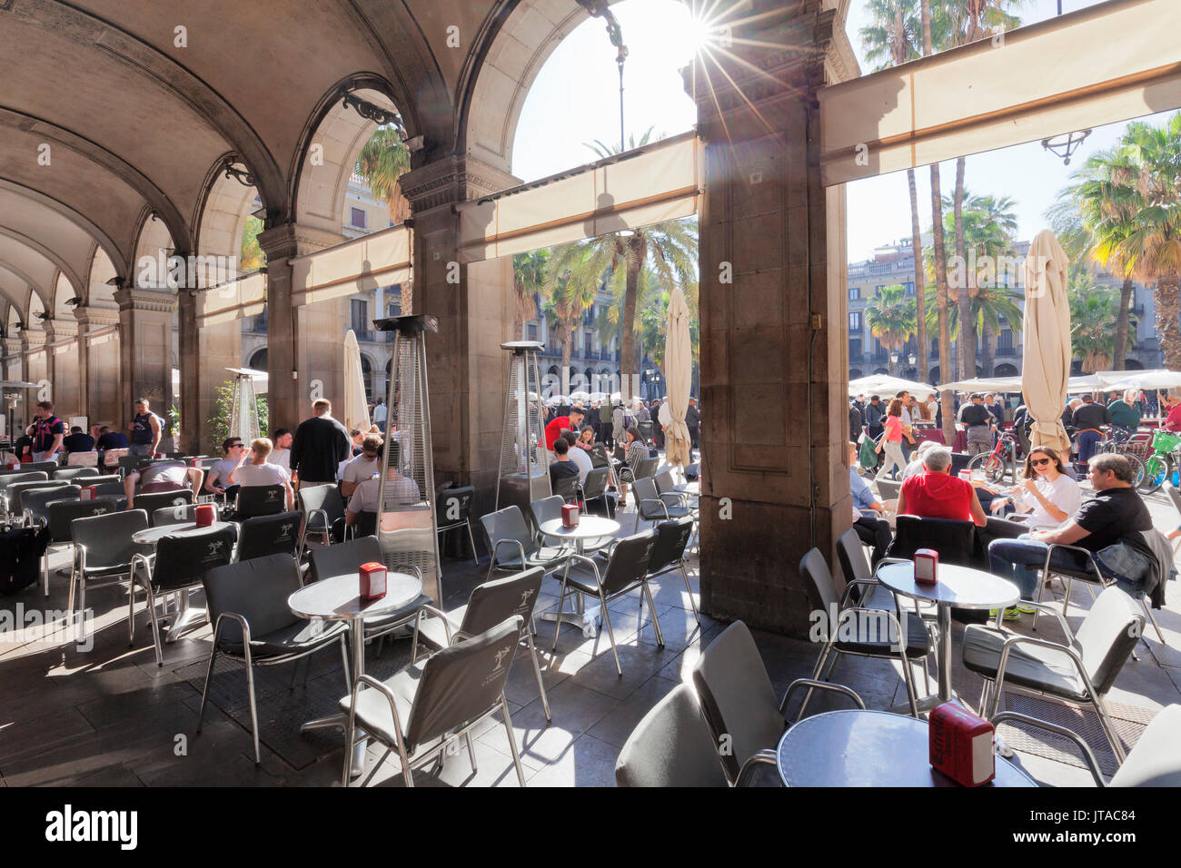 Street Cafe am Placa Reial, Barri Gotic, Barcelona, Katalonien, Spanien, Europa Stockfoto