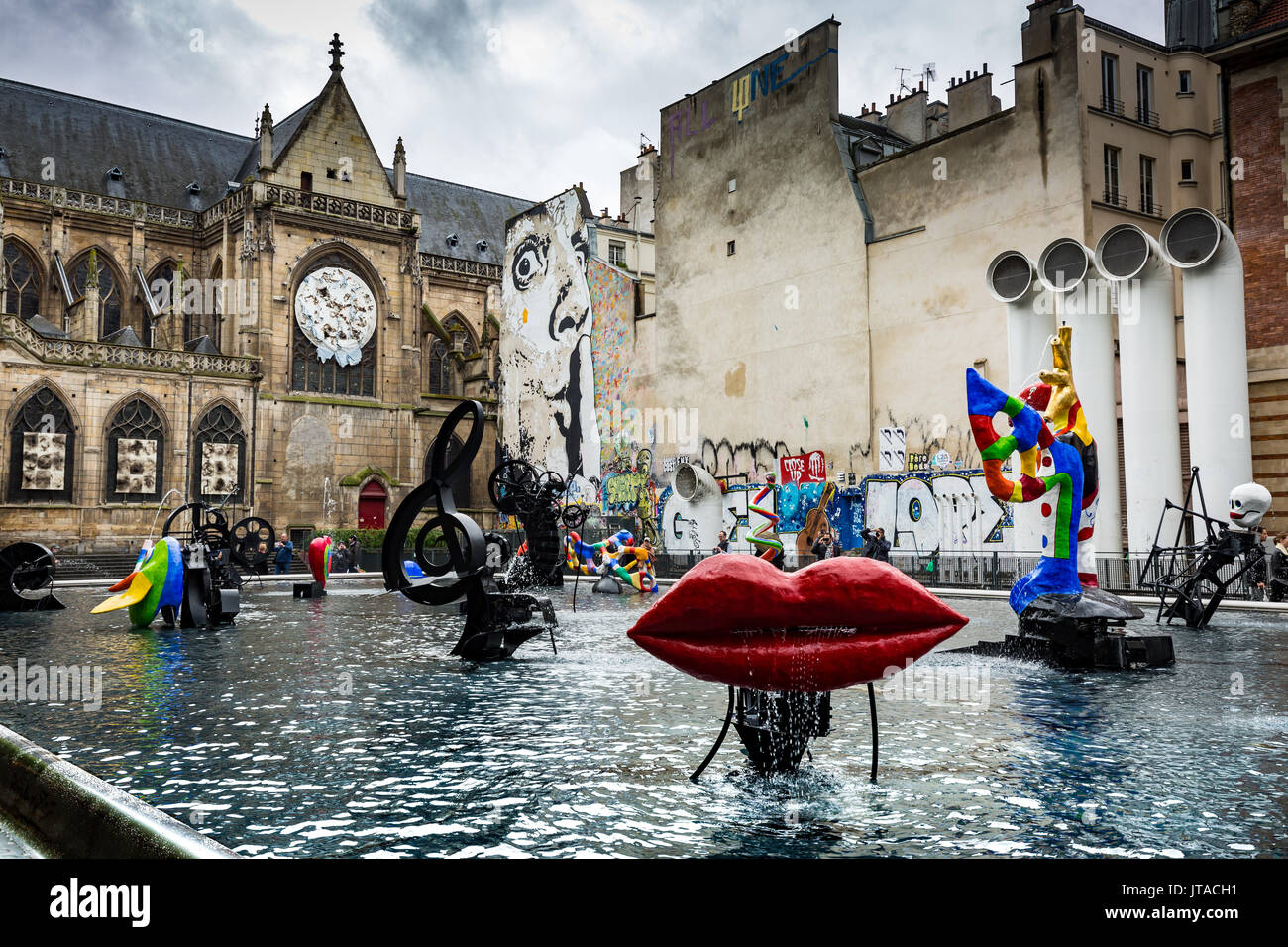 Die strawinsky Brunnen auf der Place Igor Strawinsky neben dem Centre Pompidou, dem historischen Viertel Beaubourg, Paris, Frankreich Stockfoto