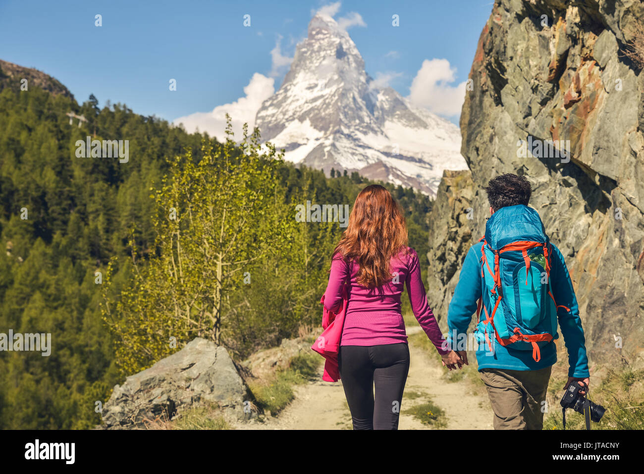 Wandern in den Alpen, in der Nähe von Zermatt und das Matterhorn, Schweiz, Europa 2017 Stockfoto