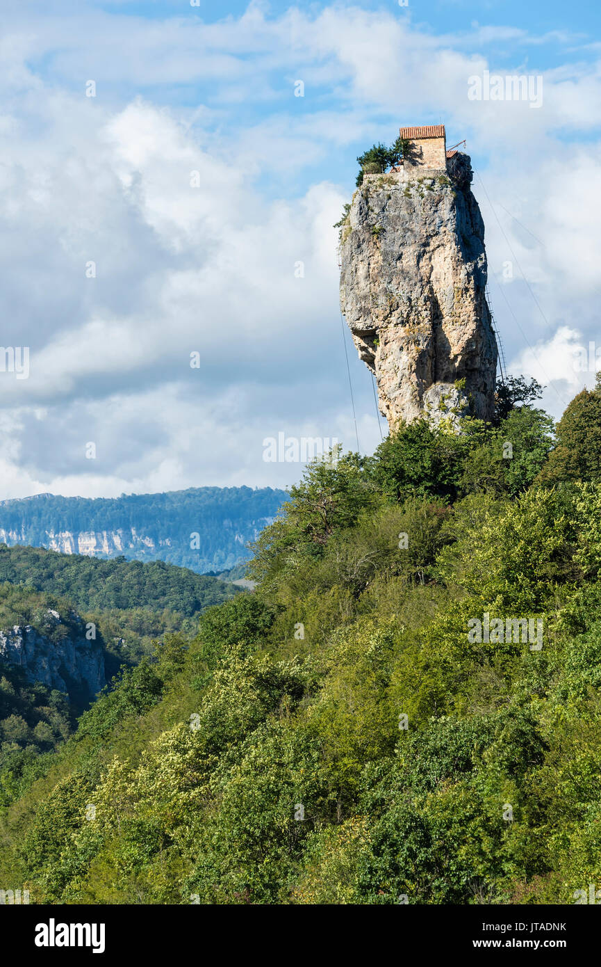 Katskhi Säule, natürlicher Kalkstein monolith bekannt als Säule des Lebens, Katskhi, Imereti Region, Georgien, Zentralasien, Asien Stockfoto